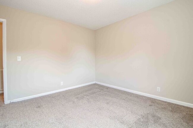 Building Photo - 808 Helton Dr