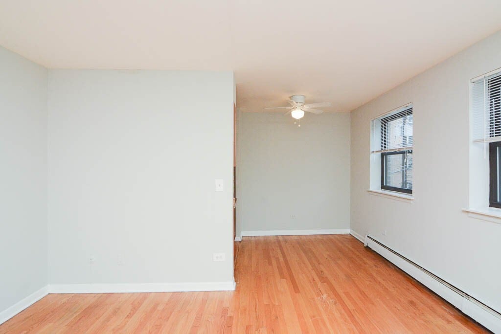 Building Photo - 503 W Briar Pl