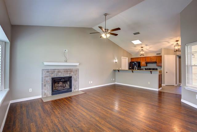 Building Photo - 5519 Bainbridge Dr