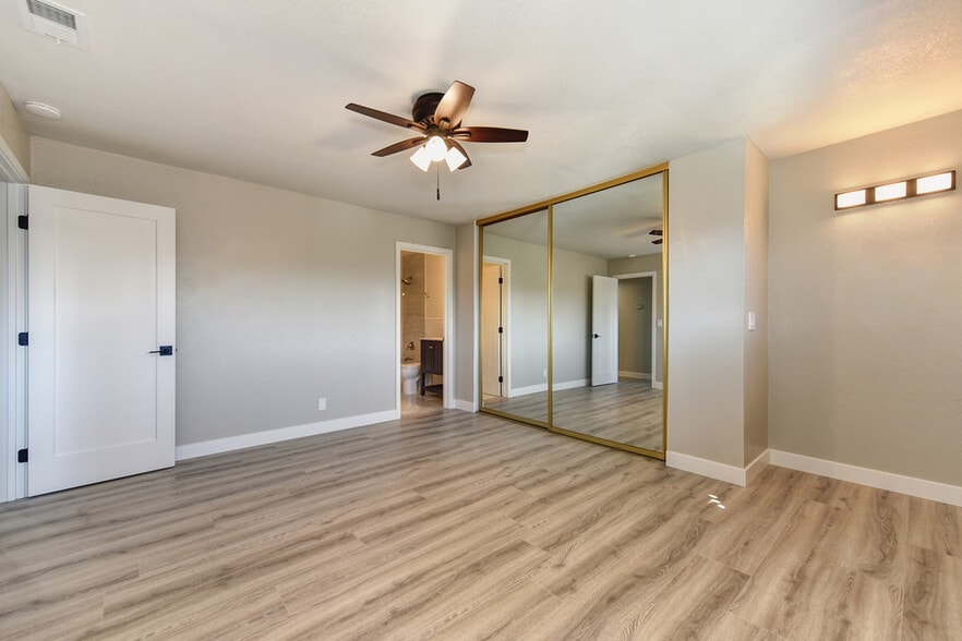 Building Photo - 9626 Knickers Ct