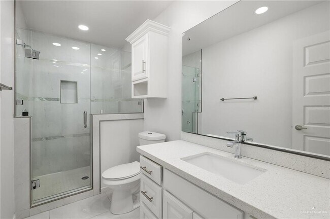 Building Photo - 2323 Corales St