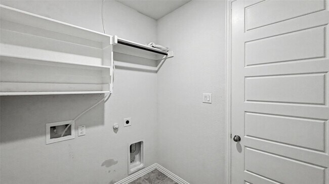 Building Photo - 16617 Hidden Cove Dr