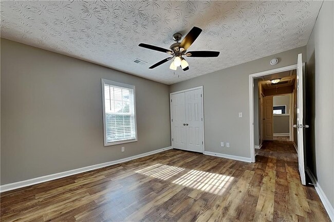 Building Photo - 204 Cambridge Dr