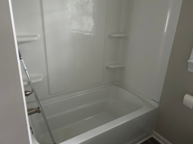 Building Photo - 3 bedroom, two bath home for rent