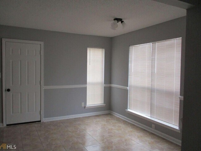 Building Photo - 2255 Ramblewood Cir
