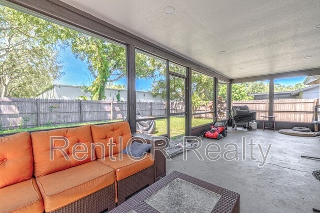 Building Photo - 3101 Carriage Dr