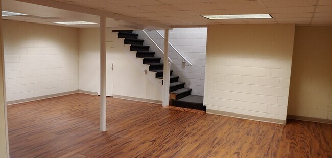 Building Photo - 6427 Canna Ct