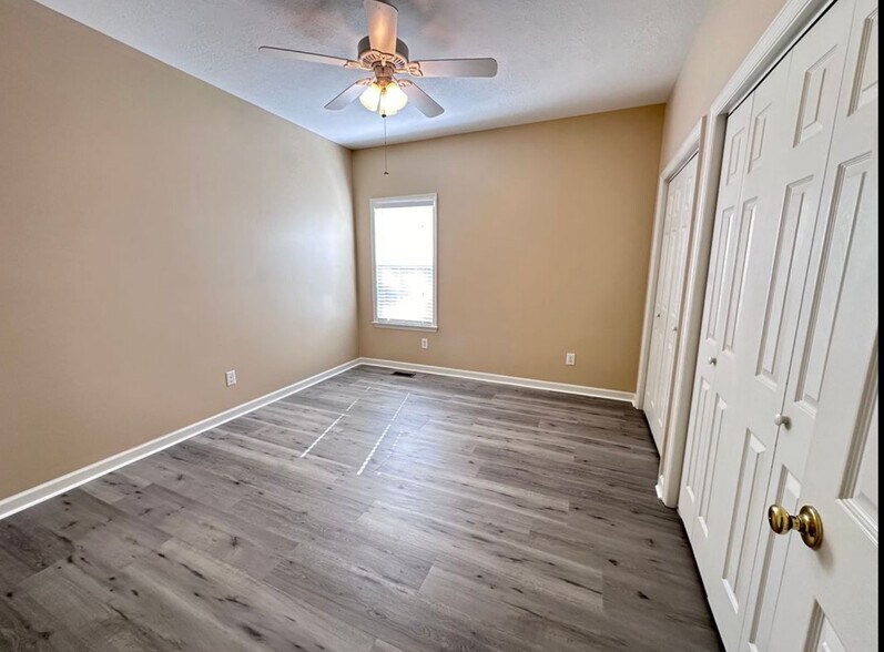 Building Photo - 297 High Chaparral Dr