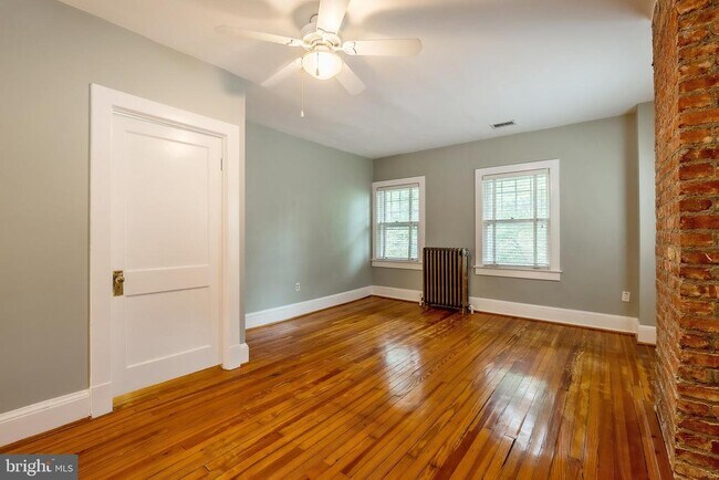 Building Photo - 3236 McKinley St NW