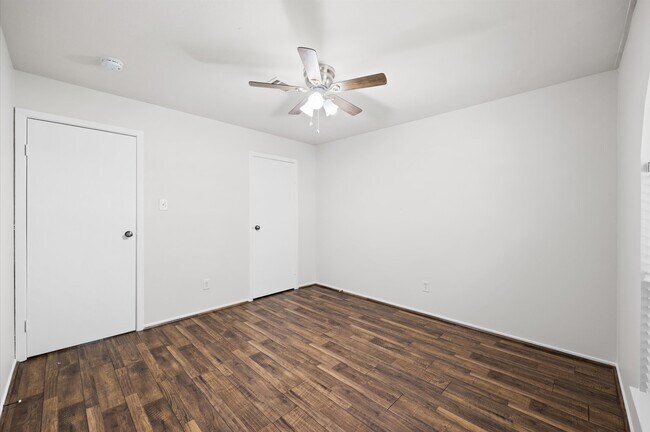 Building Photo - 3218 Sycamore Springs Dr