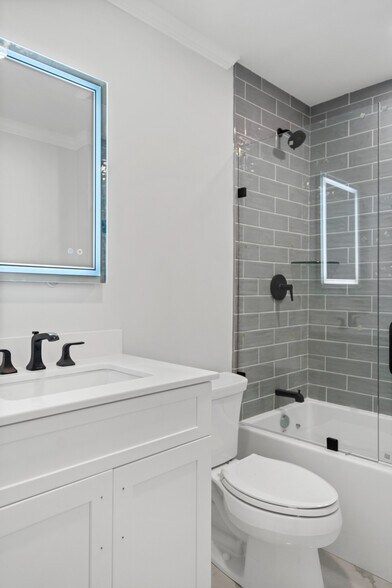 Building Photo - 128 Longwood Ave