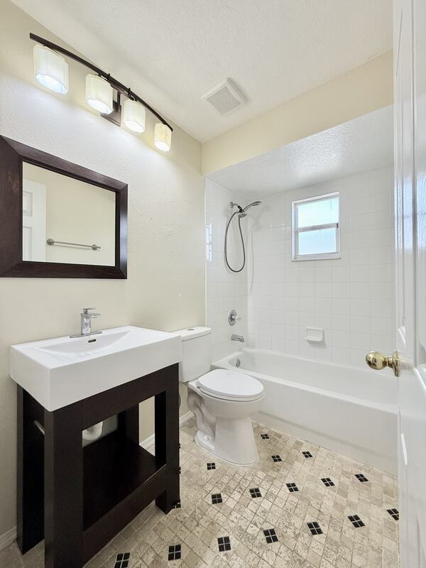 Building Photo - 27519 Sky Lake Cir