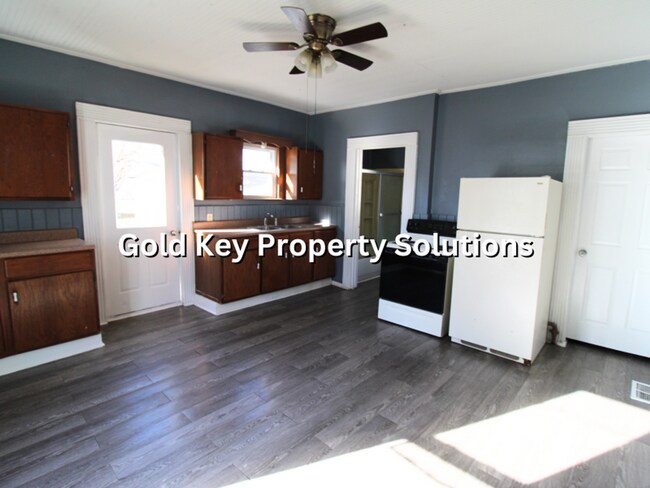 Building Photo - 2633 Main St