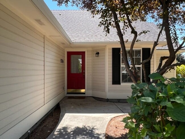 Building Photo - 5774 Parchment~Gorgeous Bristol Heights Home w/ Hardwood & Custom Cabinetry!