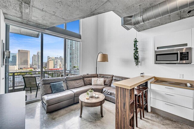 Building Photo - 690 SW 1st Ct