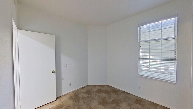 Building Photo - 33 Santa Agatha