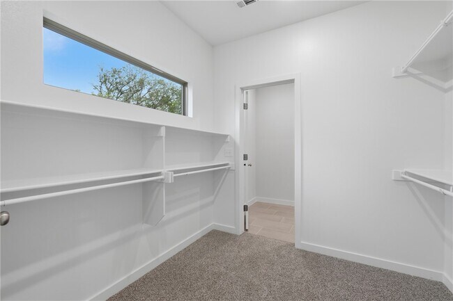 Building Photo - 276 Kinross Dr