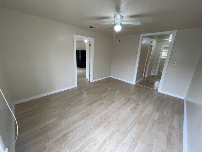 Building Photo - 107 W Texas Ave