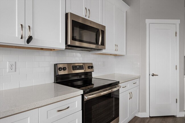 Building Photo - 721 E Zekes Ct