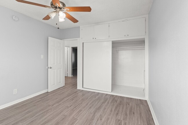 Building Photo - 927 Daisy Avenue