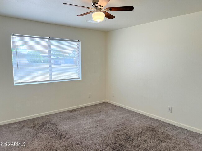 Building Photo - 2443 E Marmora St