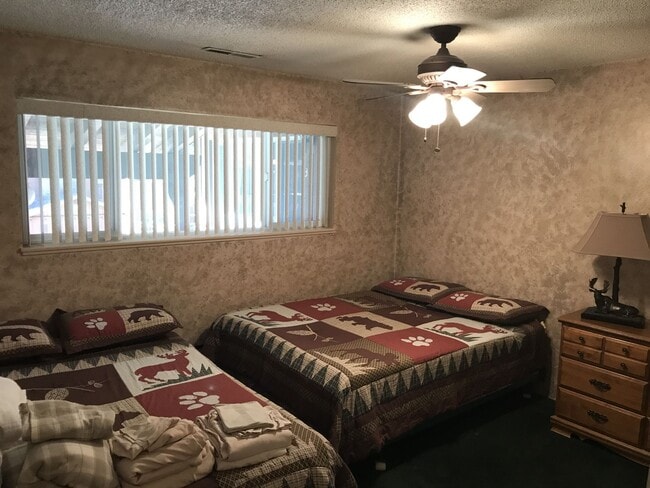 Building Photo - Fully furnished condo with pool