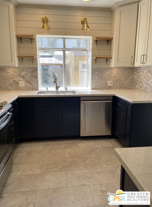 Building Photo - 3163 Pine Ave