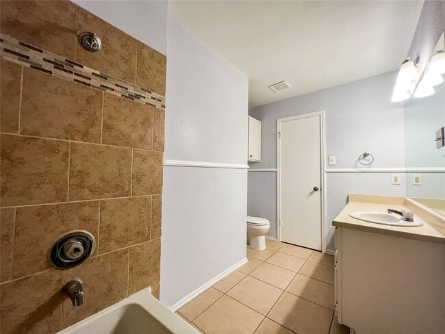 Building Photo - 12004 Thompkins Dr