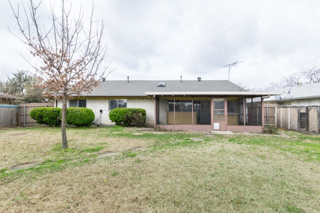 Building Photo - 5214 Spring Lake Dr