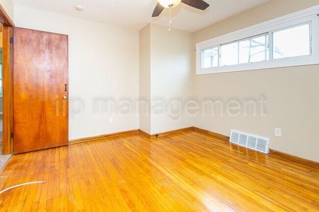 Building Photo - 4 Bedroom 2 Bath Cape Cod in Maple Hts