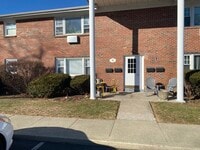 Building Photo - 136 S Chestnut St