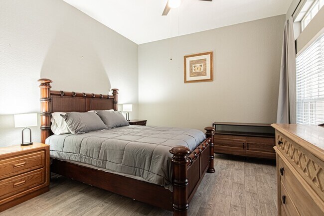 Building Photo - Beautiful 2-Bed Home, Dog Friendly & Resort-Style Amenities – Available for Annual Rental!