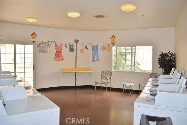 Building Photo - 1215 E San Antonio Dr