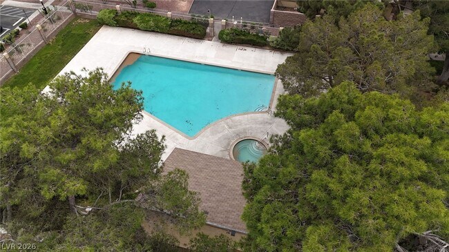 Building Photo - 2212 Silver Pine Dr