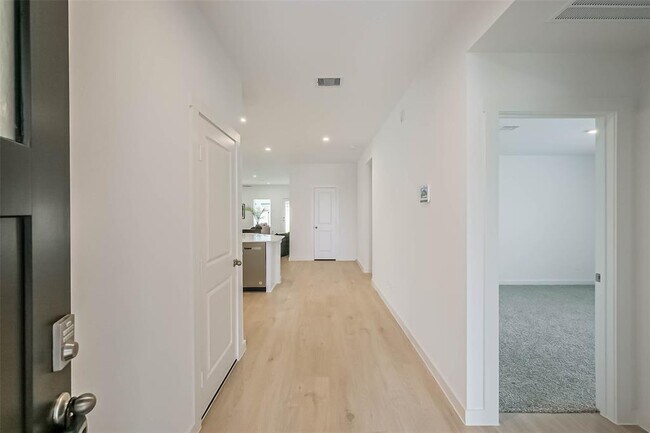 Building Photo - 30702 CASTLE COVE Dr