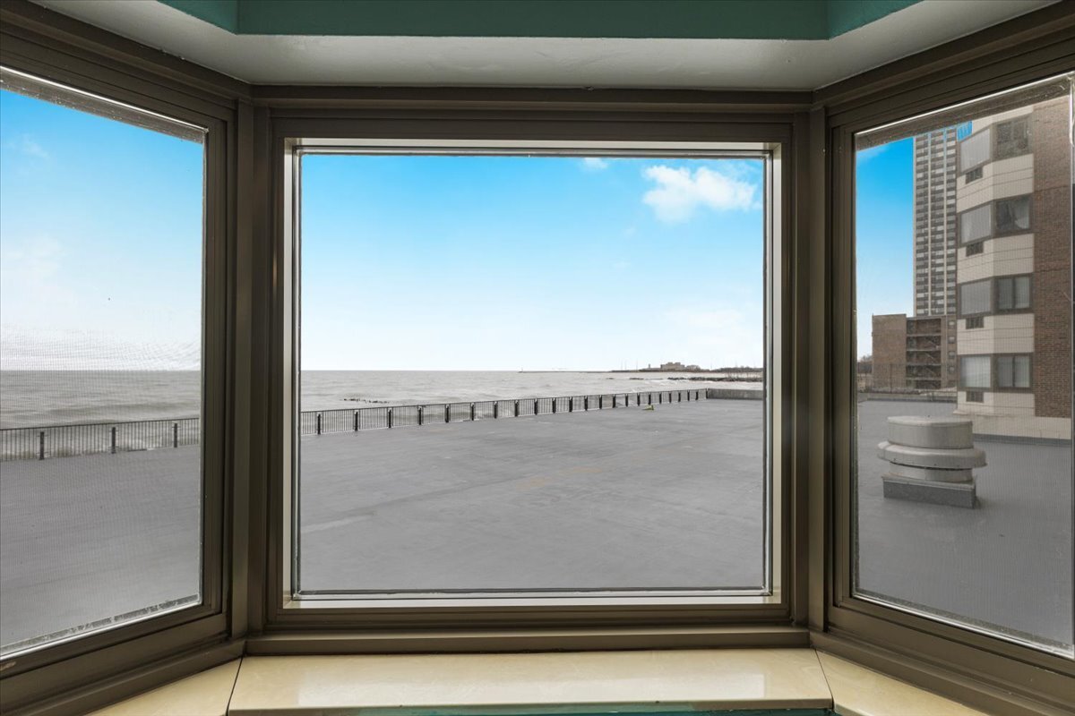 Building Photo - 7337 S South Shore Dr