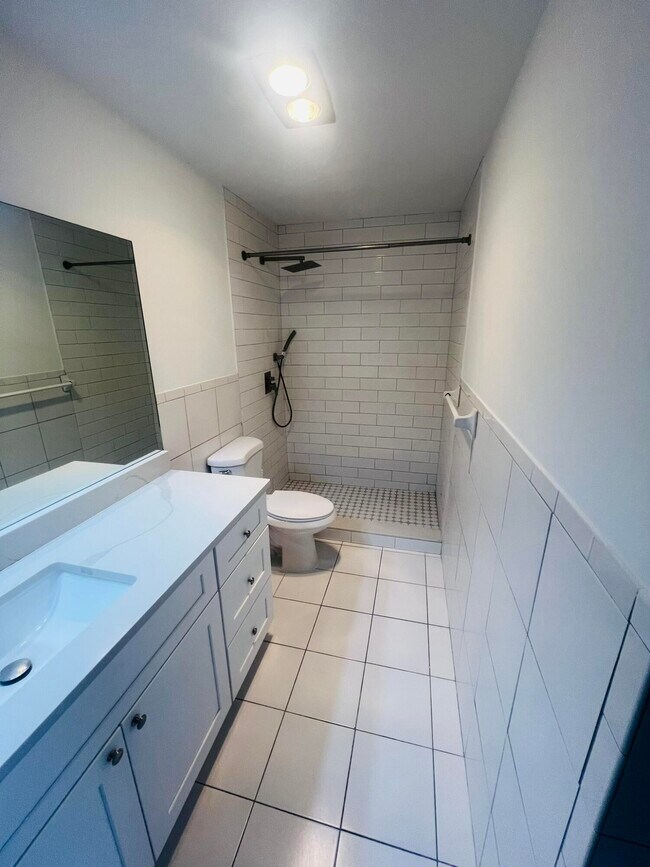 Building Photo - 1281 Plaza Cir