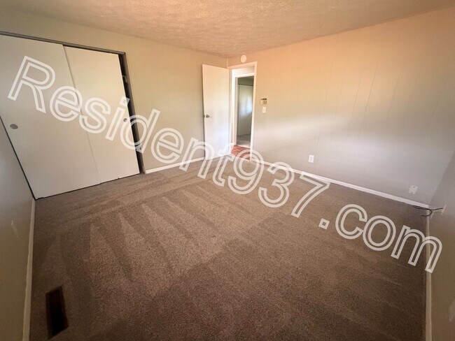 Building Photo - 3593 Elmira Dr