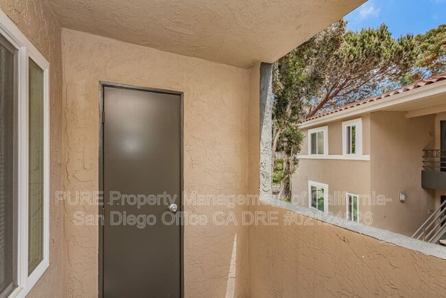 Building Photo - 7565 Charmant Dr