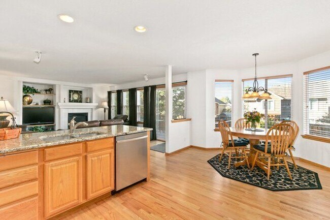 Building Photo - 829 W Sparrow Hawk Dr