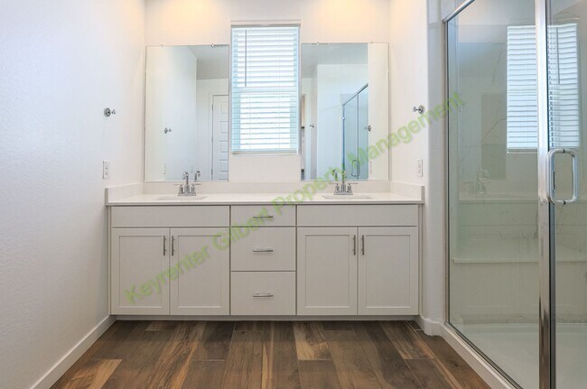 Building Photo - Pet Friendly 5 bed/3 bath in the Hawes Crossing Community of East Mesa