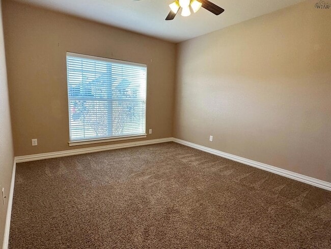 Building Photo - 6018 Oakmont Dr