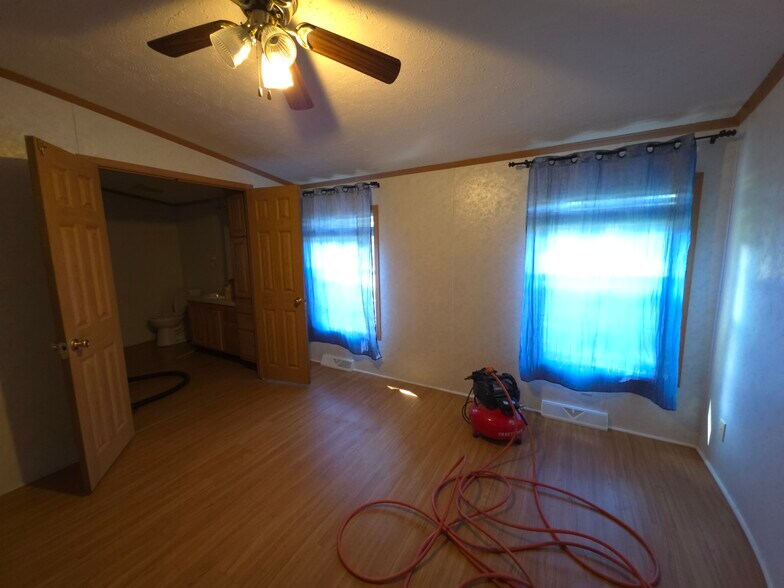 Building Photo - 27318 Dogwood Ln