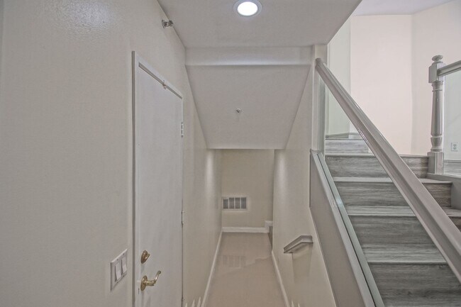 Building Photo - 301 35th St