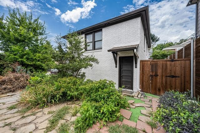 Building Photo - 3458 Normandy Ave