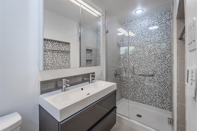 Building Photo - 3347 Latham Dr