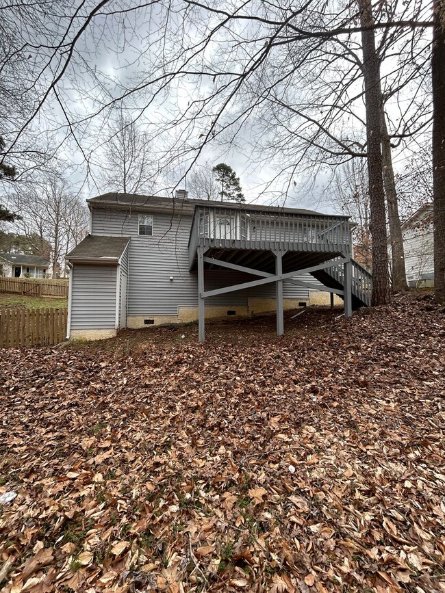 Building Photo - Charming 3-Bedroom Home with Fenced Yard &...