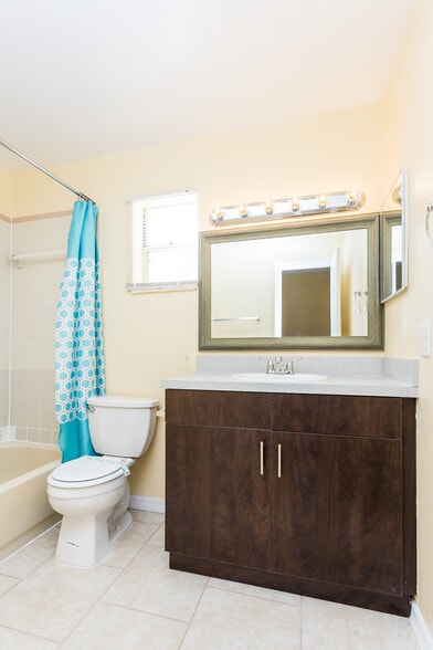 Building Photo - 1022 Jack Calhoun Dr