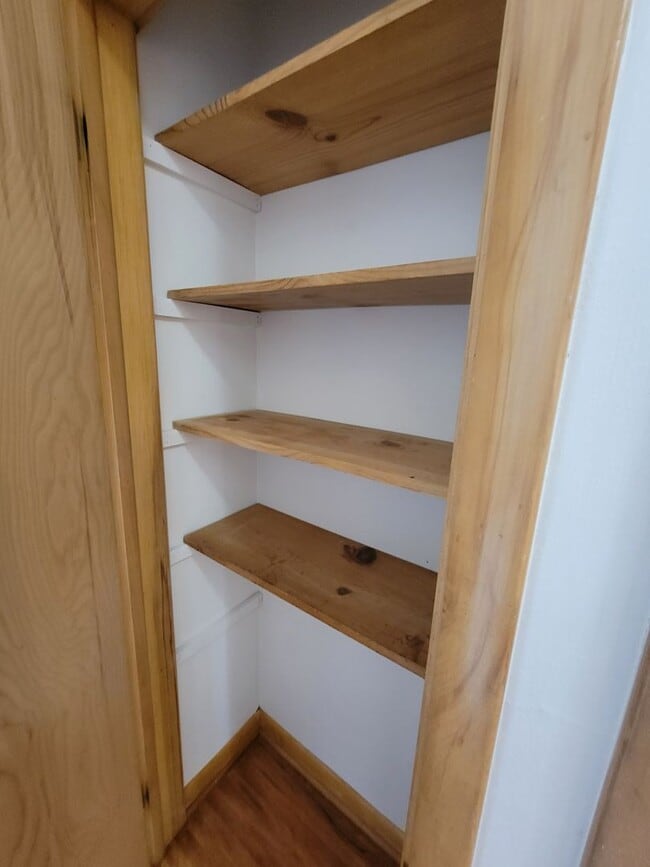 Building Photo - Great Home in quiet Waterloo Neighborhood