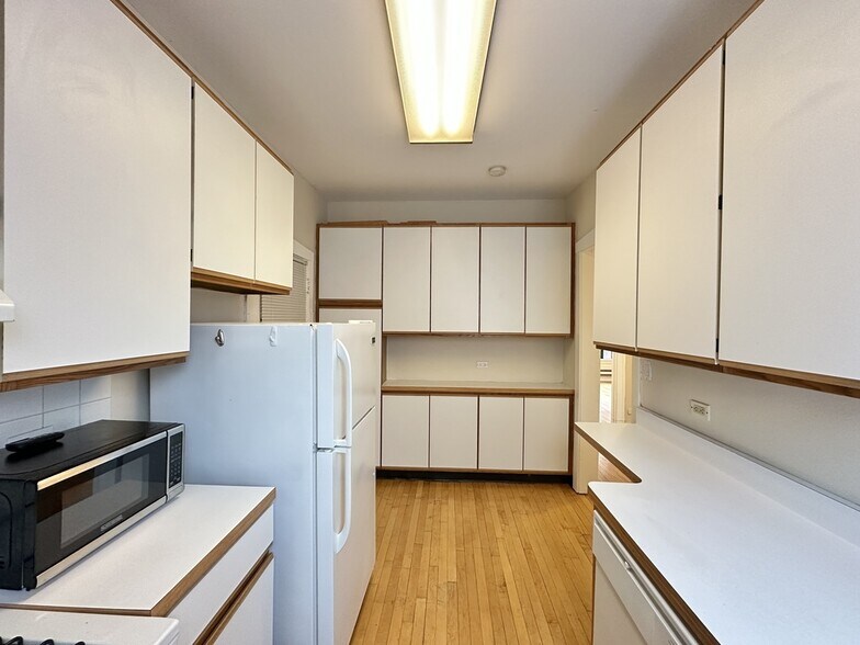 Building Photo - 1324 Oak Ave